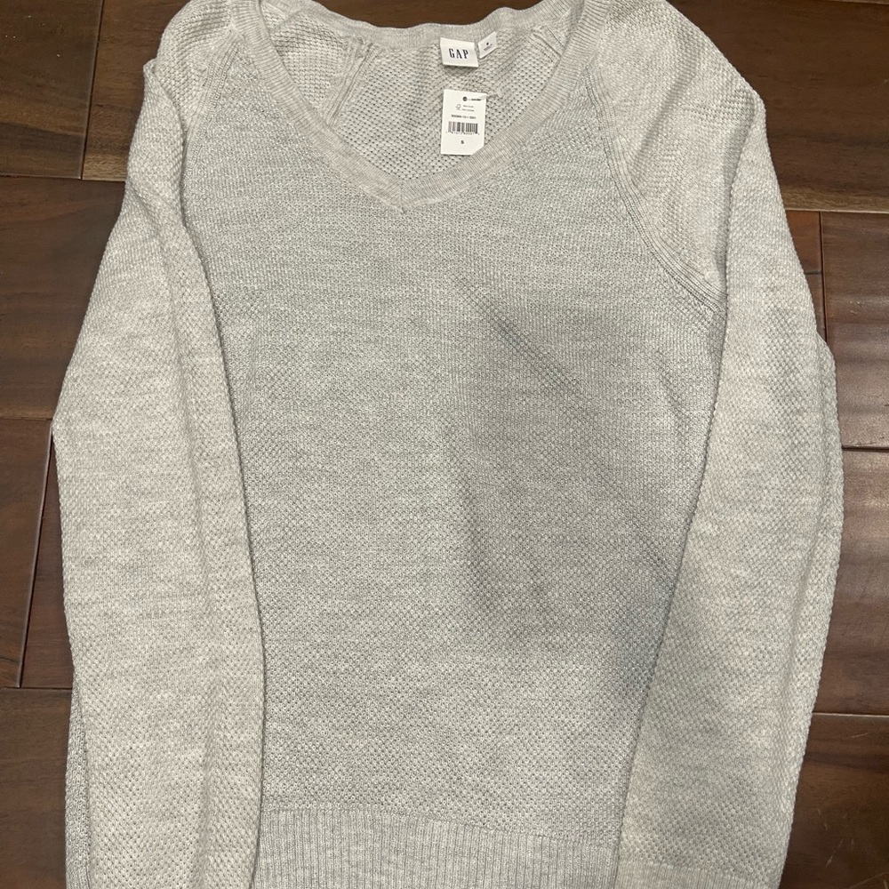 Beautiful NWT Sliver Gap Sweater size small